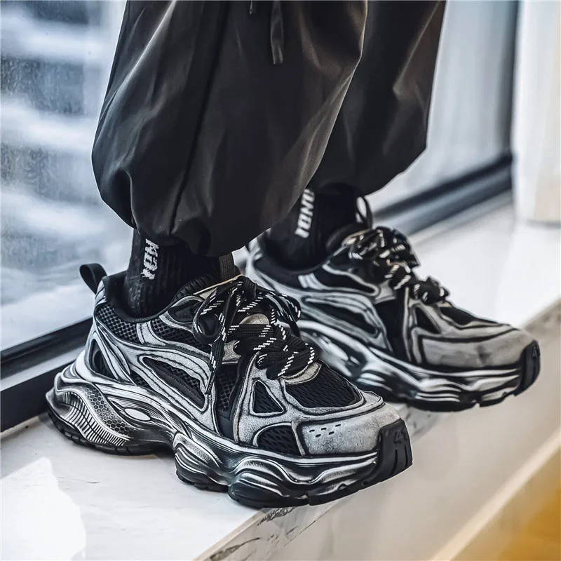 Badminton Shoes Men - 高級感のある通気性の良いテニスシューズ。レースアップ式でクラシックなデザイン。厚底でスタイルアップ効果があり、高品質なメンズスニーカー。