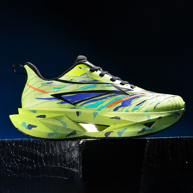 メンズカジュアルスポーツランニングシューズ カーボンボード  - Badminton Shoes のレビューと価格